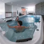 Les Bastides De Roquemaure فندق مبيت وإفطار 4*