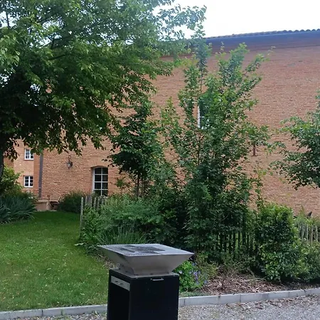 Les Bastides De Roquemaure Bed & Breakfast