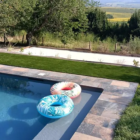 Les Bastides De Roquemaure Bed & Breakfast