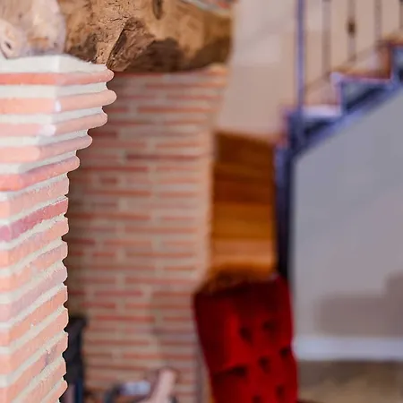 Les Bastides De Roquemaure Bed & Breakfast