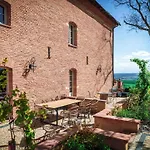 Les Bastides De Roquemaure B&B